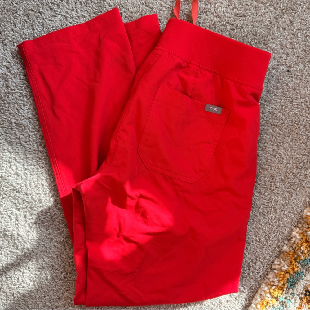 Red Figs Scrub Set. Catarina top (XS) & Livingston pants (S).